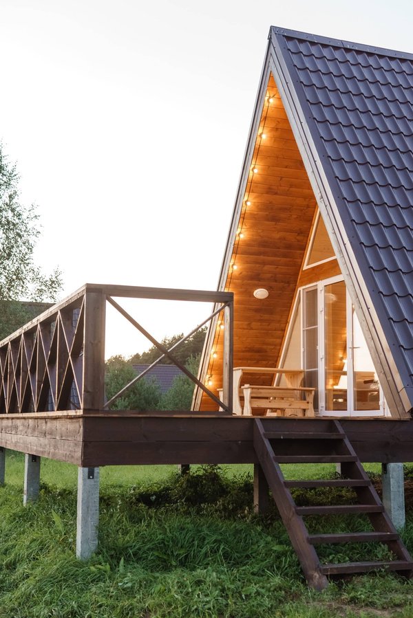 Quels sont les avantages écologiques d'une location de chalet sur pilotis au Pays Basque ?