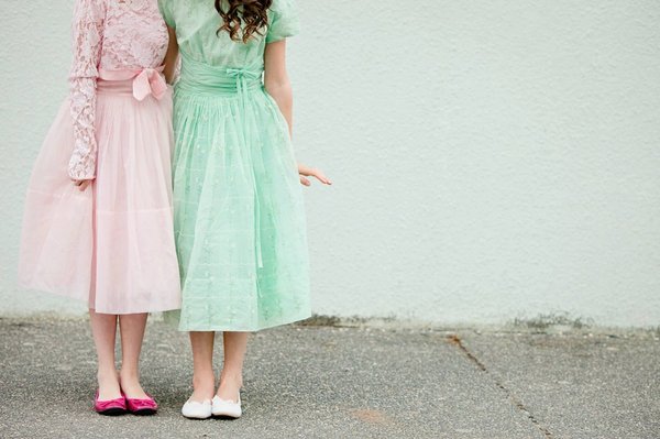 Quelles sont les tendances vintage actuelles disponibles chez Les Rétro Chineurs ?