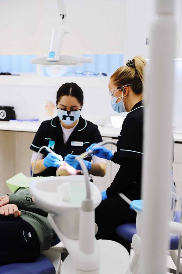 Offrez vous un beau sourire avec un dentiste expert